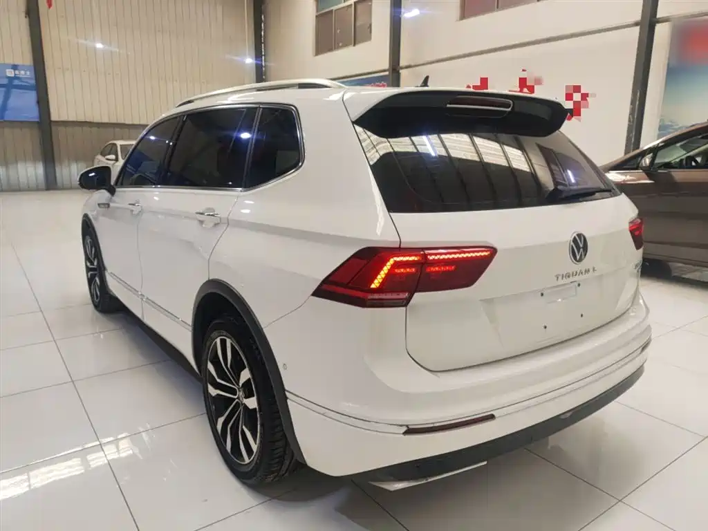 Volkswagen Tiguan L L 2021 380TSI AT R-Line 7 мест