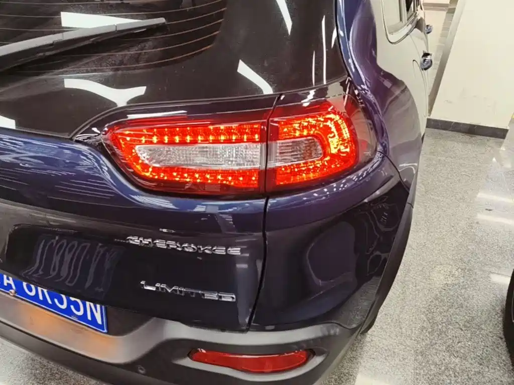 Jeep Cherokee — миниатюра 8