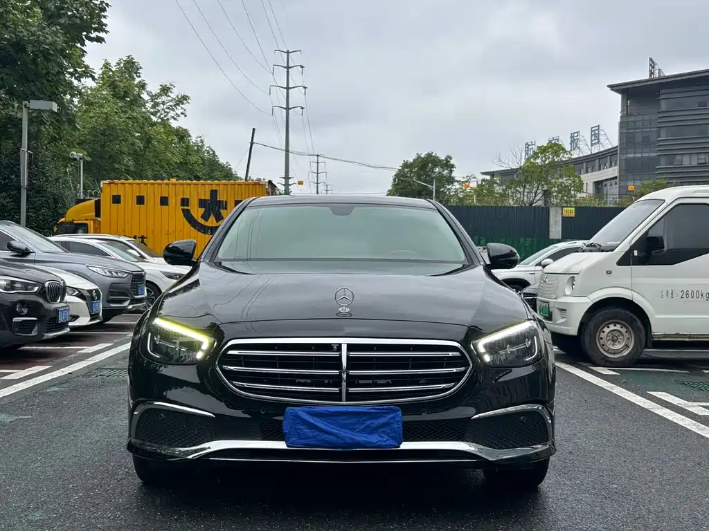 Mercedes-Benz E-Class — миниатюра 2