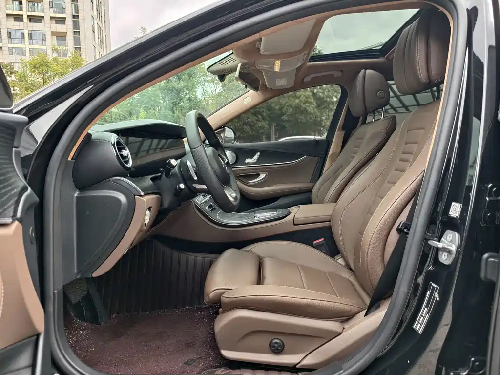 Mercedes-Benz E-Class — миниатюра 6