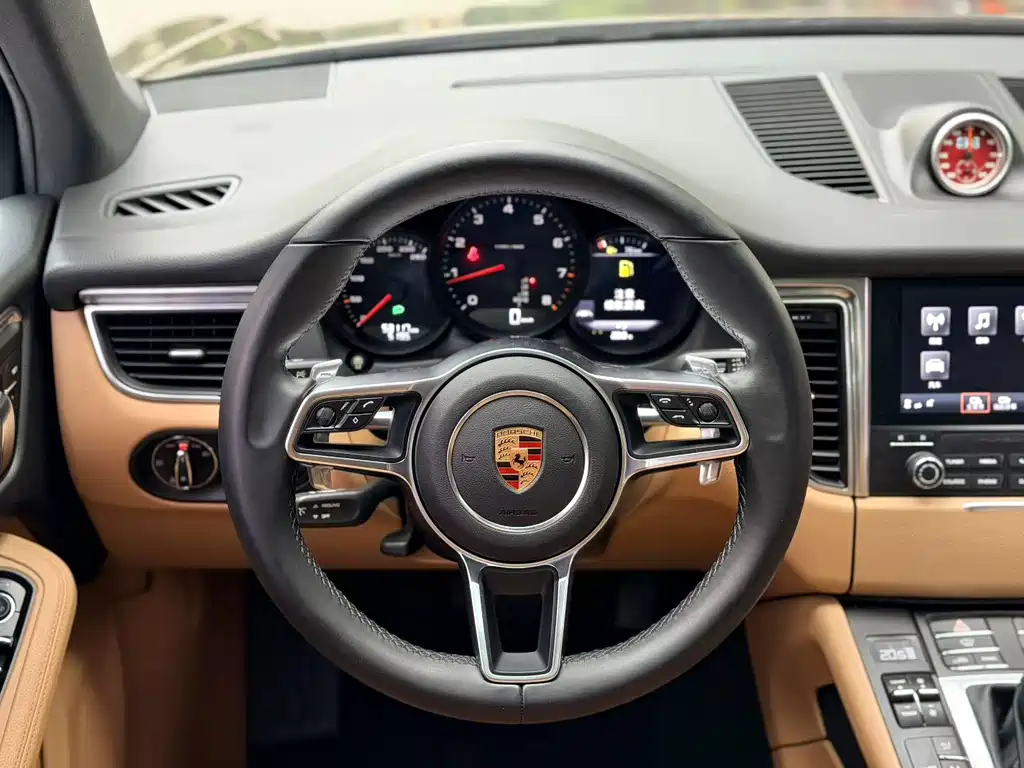 Porsche Macan — миниатюра 3