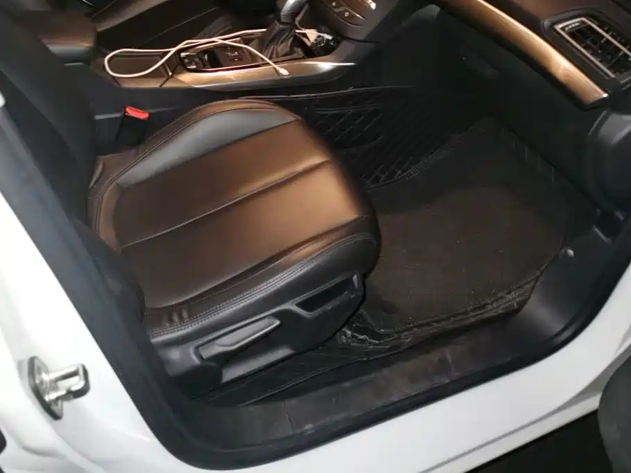 Peugeot 408 — миниатюра 8