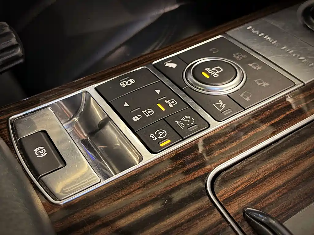 Land Rover Range Rover — миниатюра 18