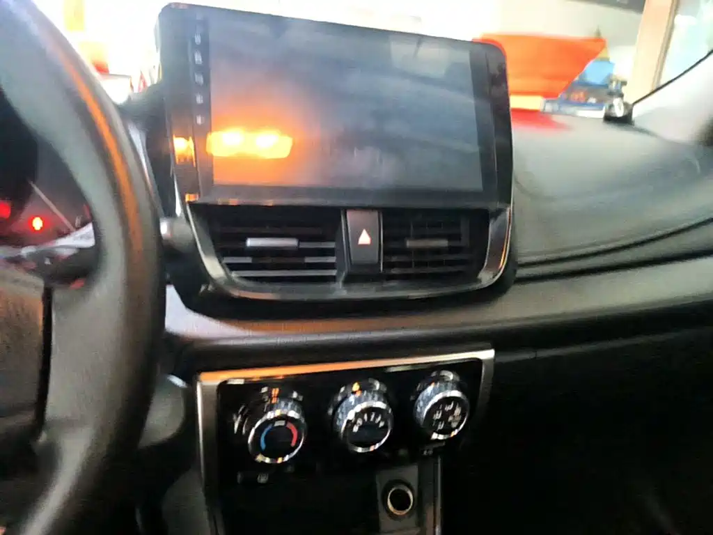 Toyota Yaris L — миниатюра 13