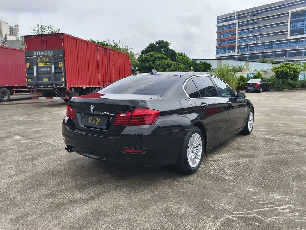 BMW 5 Series — миниатюра 6