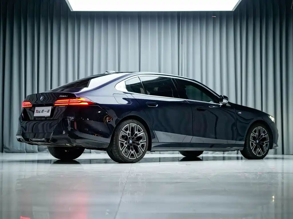 BMW 5 Series — миниатюра 11