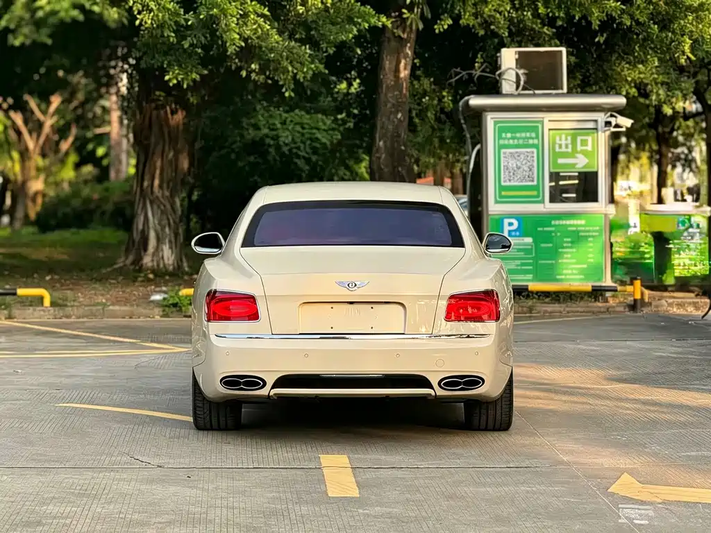 Bentley Flying Spur — миниатюра 5