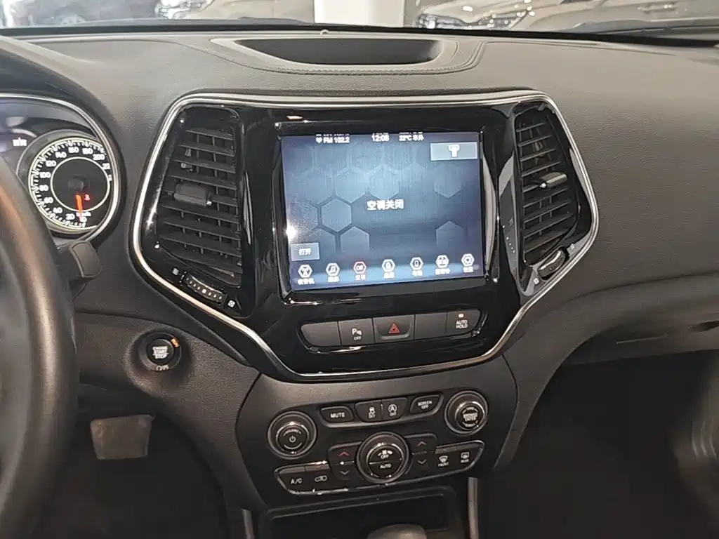 Jeep Cherokee — миниатюра 13