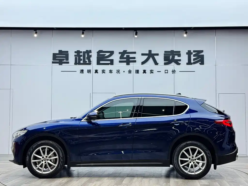 Alfa Romeo Stelvio 2017 2.0T 200HP Luxury