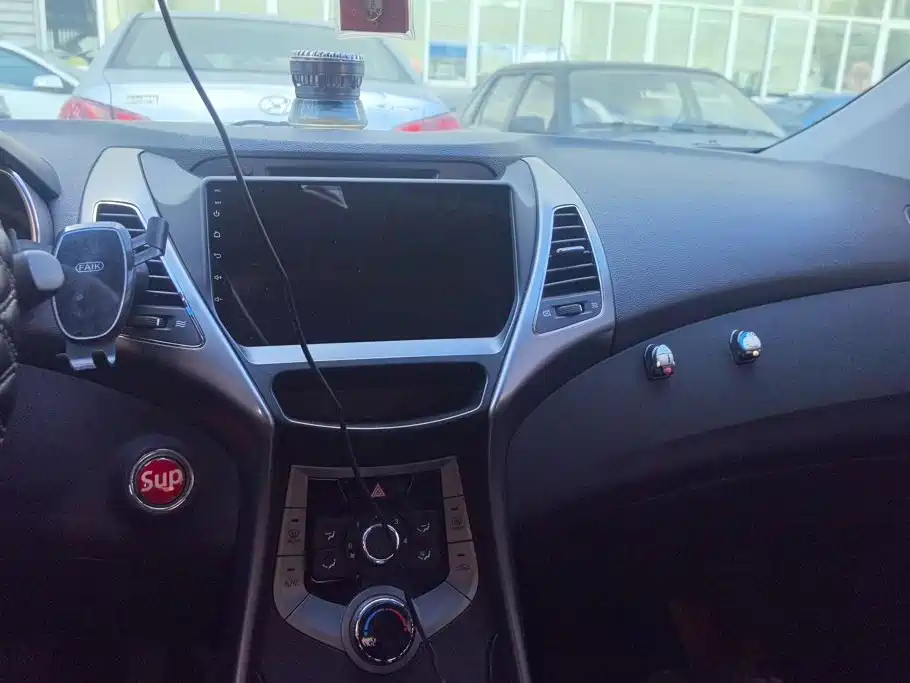 Hyundai Elantra Langdong — миниатюра 13