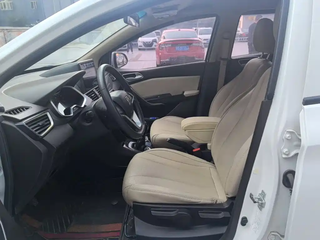 Baojun 310W — миниатюра 15