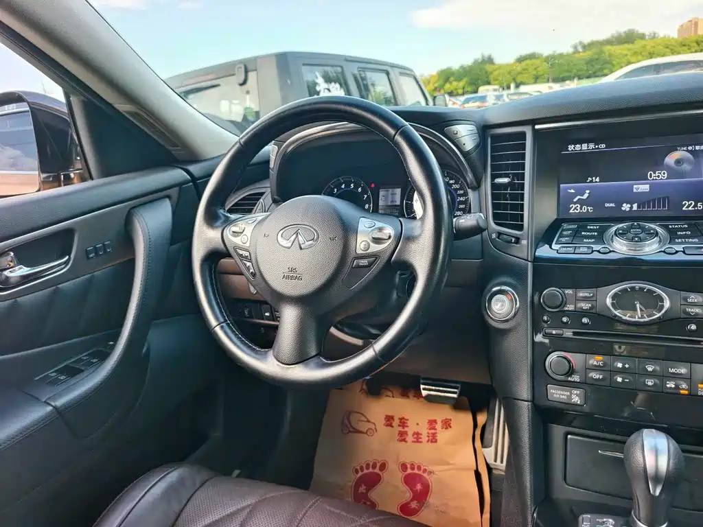 Infiniti QX70 — миниатюра 11