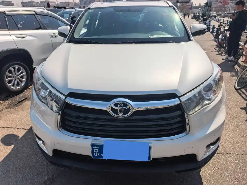 TOYOTA HIGHLANDER