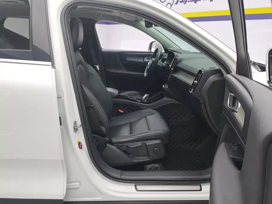 Volvo XC40 — миниатюра 8