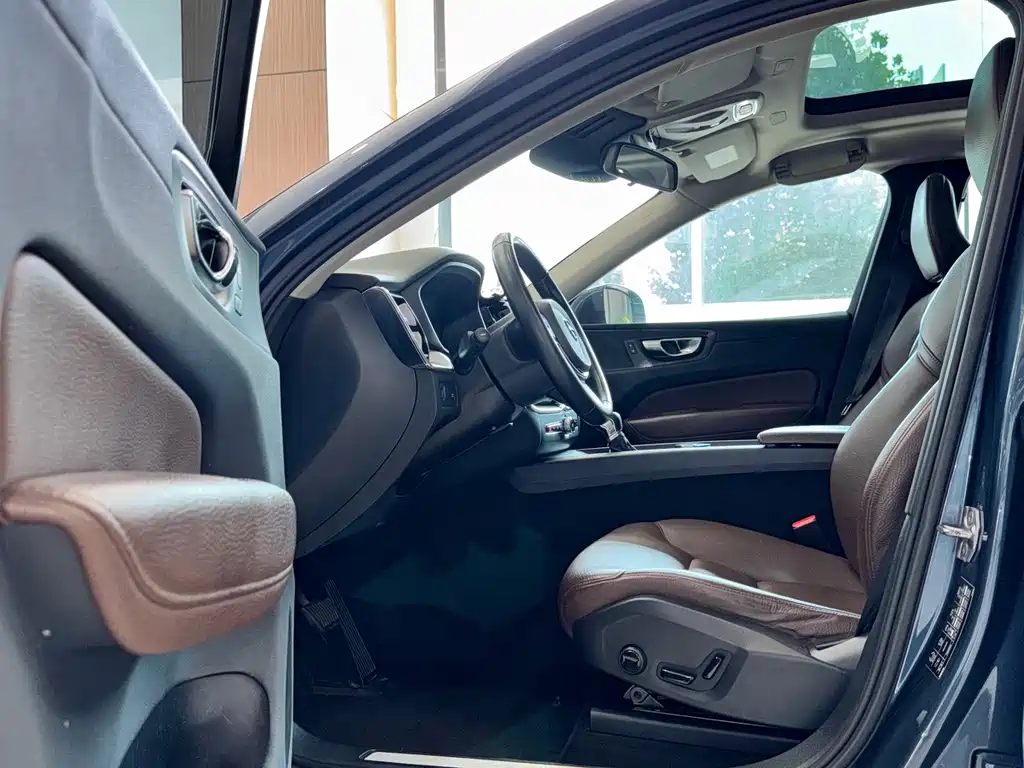 Volvo XC60 — миниатюра 12