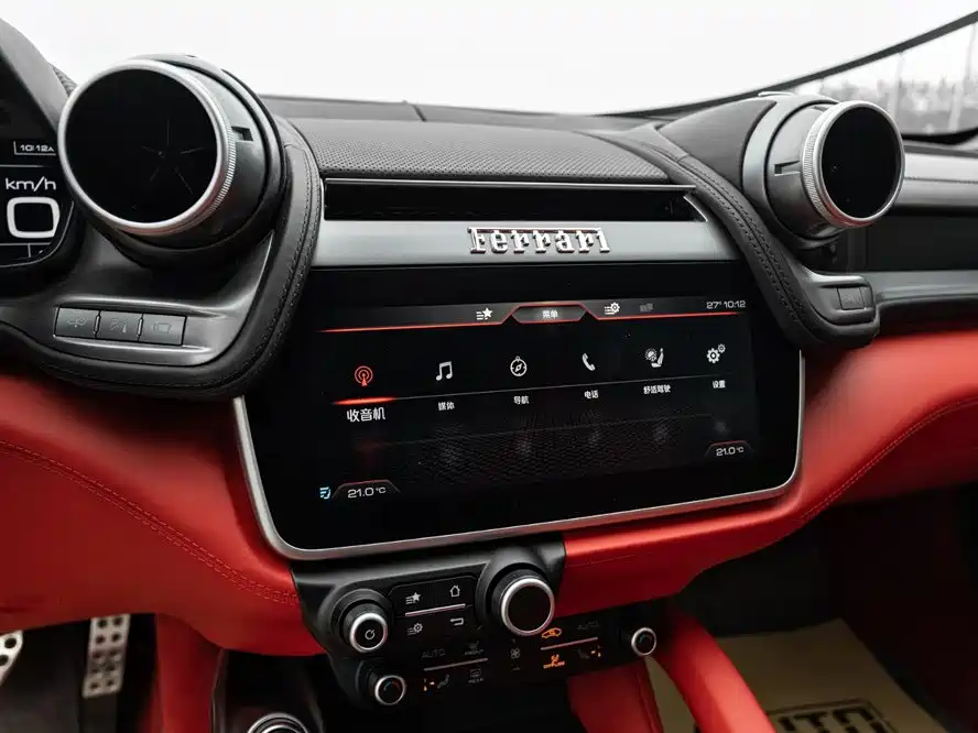 Ferrari GTC4Lusso — миниатюра 17