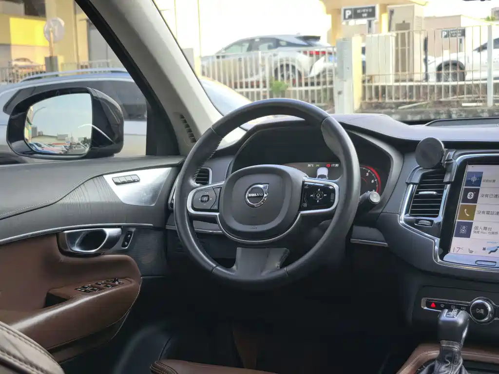 Volvo XC90 — миниатюра 8