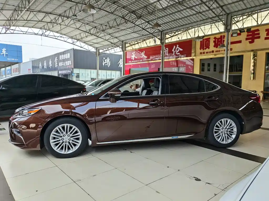 Lexus ES — миниатюра 3