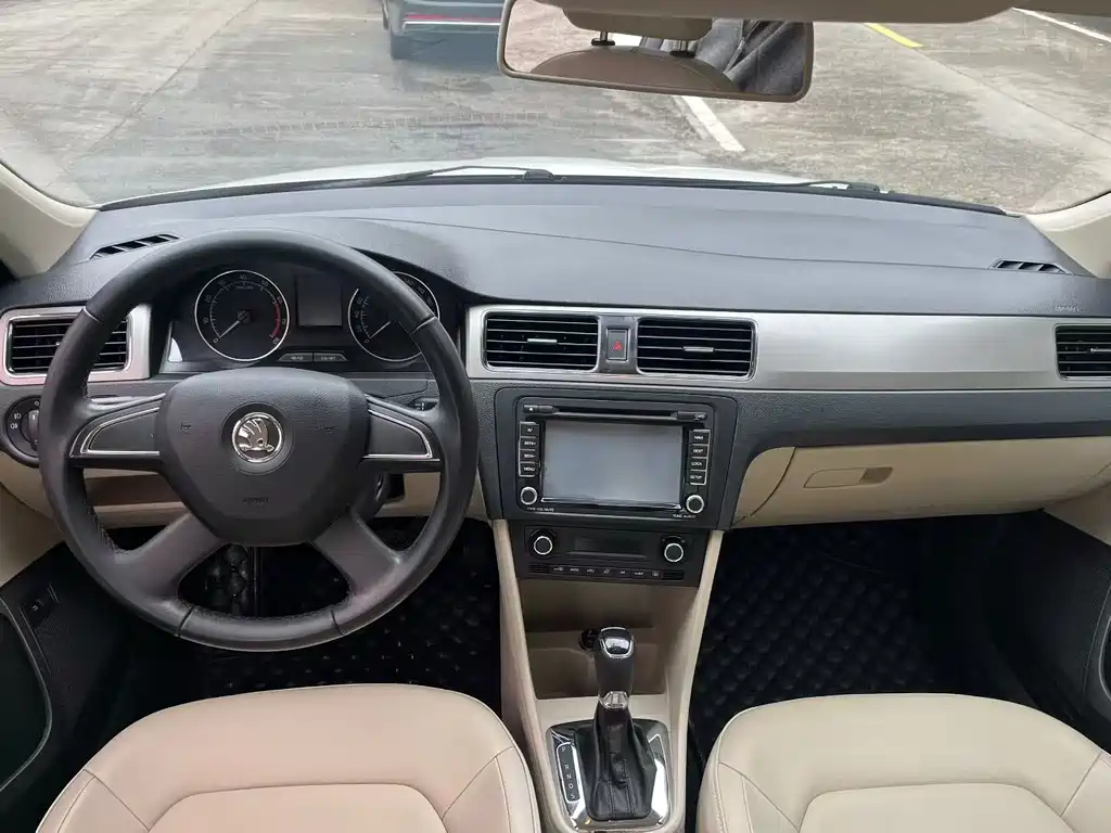 Skoda Rapid — миниатюра 5