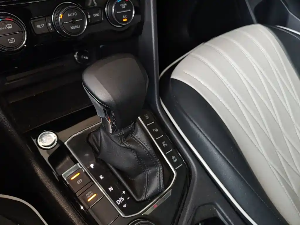 Volkswagen Tiguan L — миниатюра 10