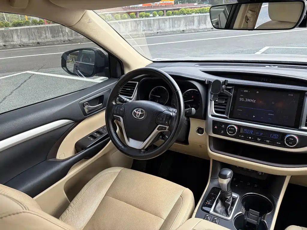 Toyota Highlander — миниатюра 12