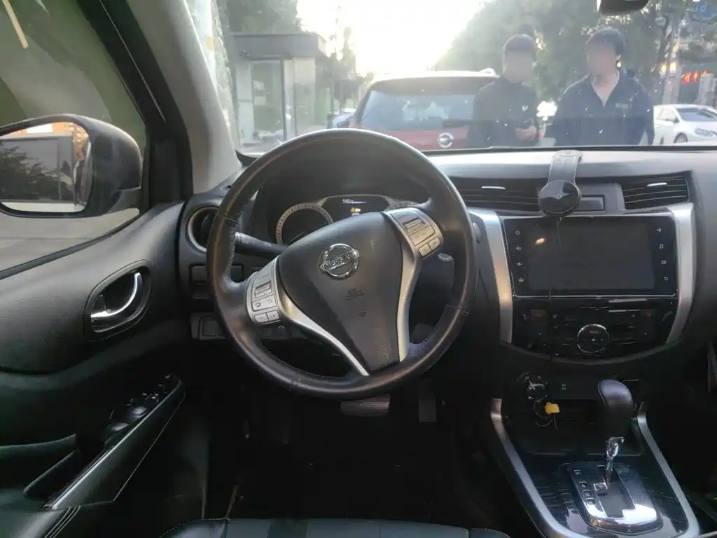 Nissan Terra — миниатюра 6