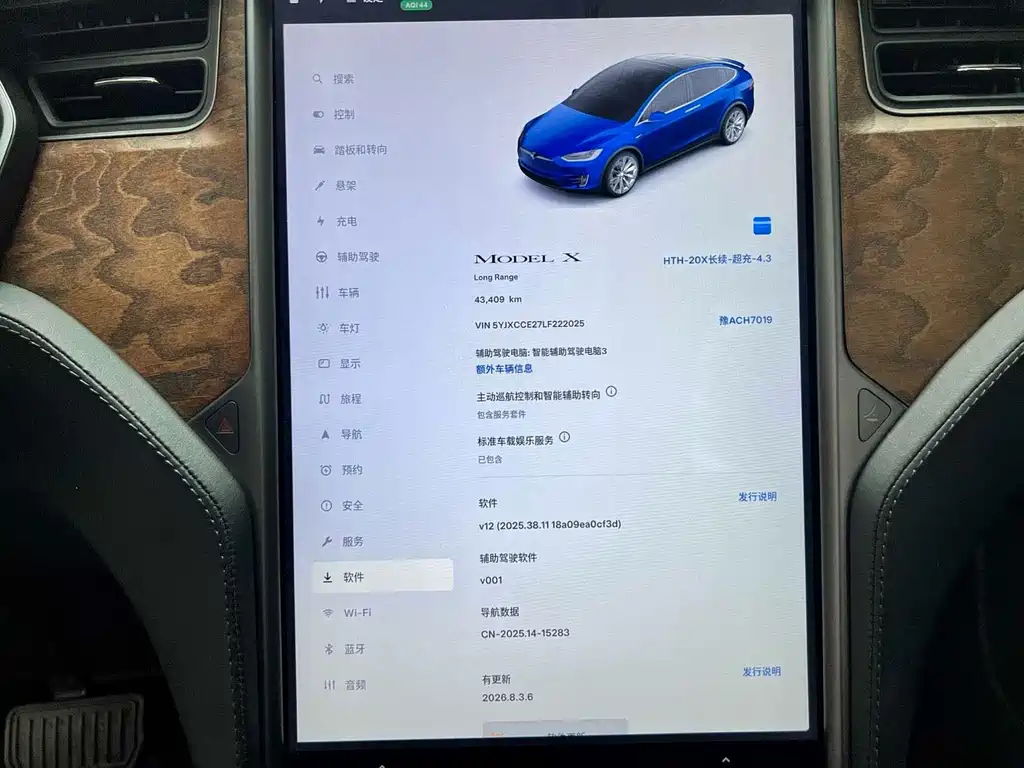 Tesla Model X — миниатюра 16