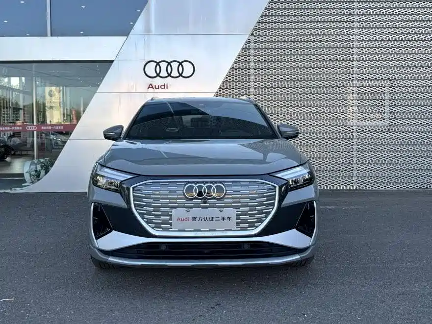 AUDI Q4 E TRON