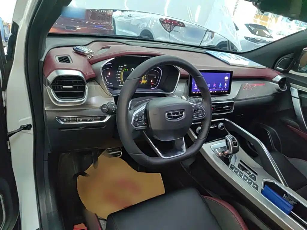 Geely Binyue — миниатюра 10