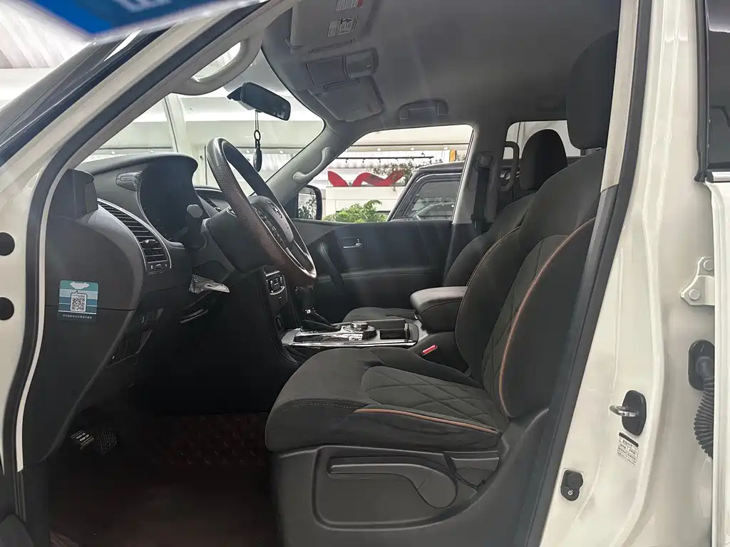 Nissan Patrol — миниатюра 10