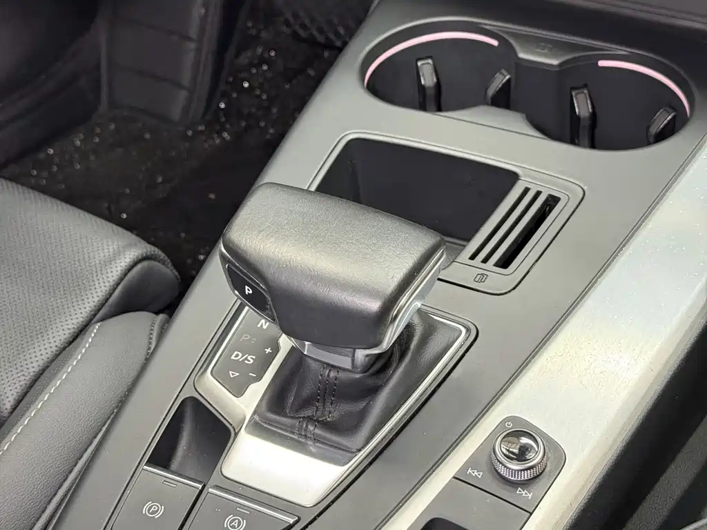 Audi A4L — миниатюра 21