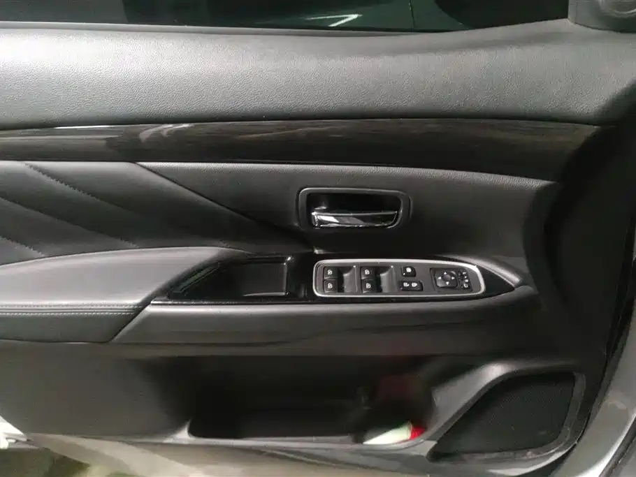 Mitsubishi Outlander 2020 2.0L Enjoy 5 мест