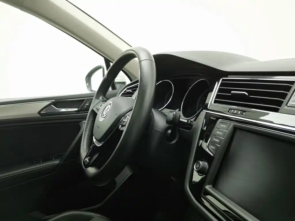 Volkswagen Tiguan L — миниатюра 22