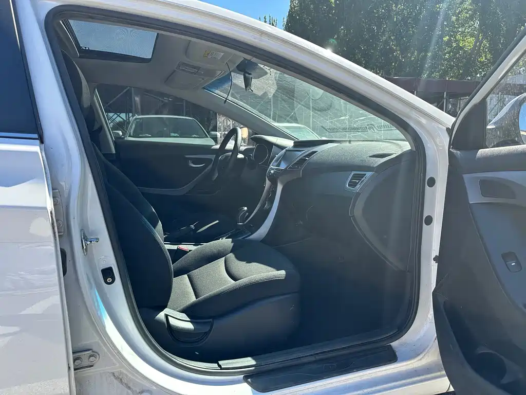 Hyundai Elantra Langdong — миниатюра 14