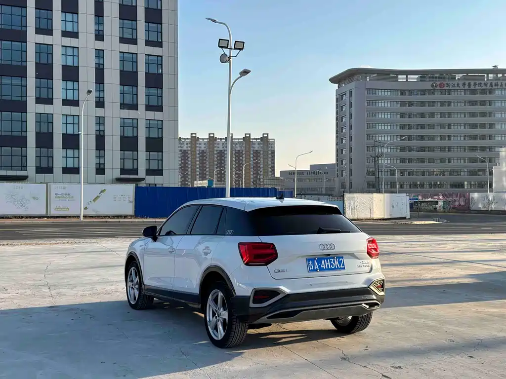 AUDI Q2L