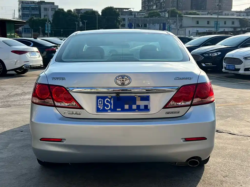 Toyota Camry — миниатюра 14