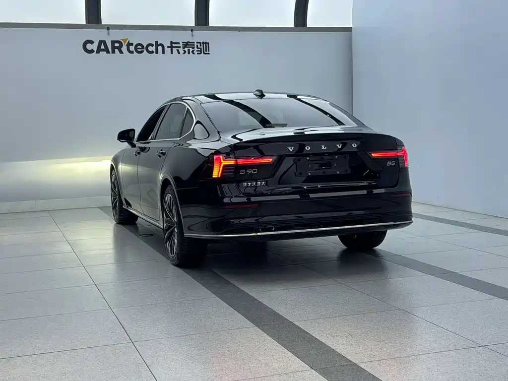 Volvo S90 2026 B5 Luxury