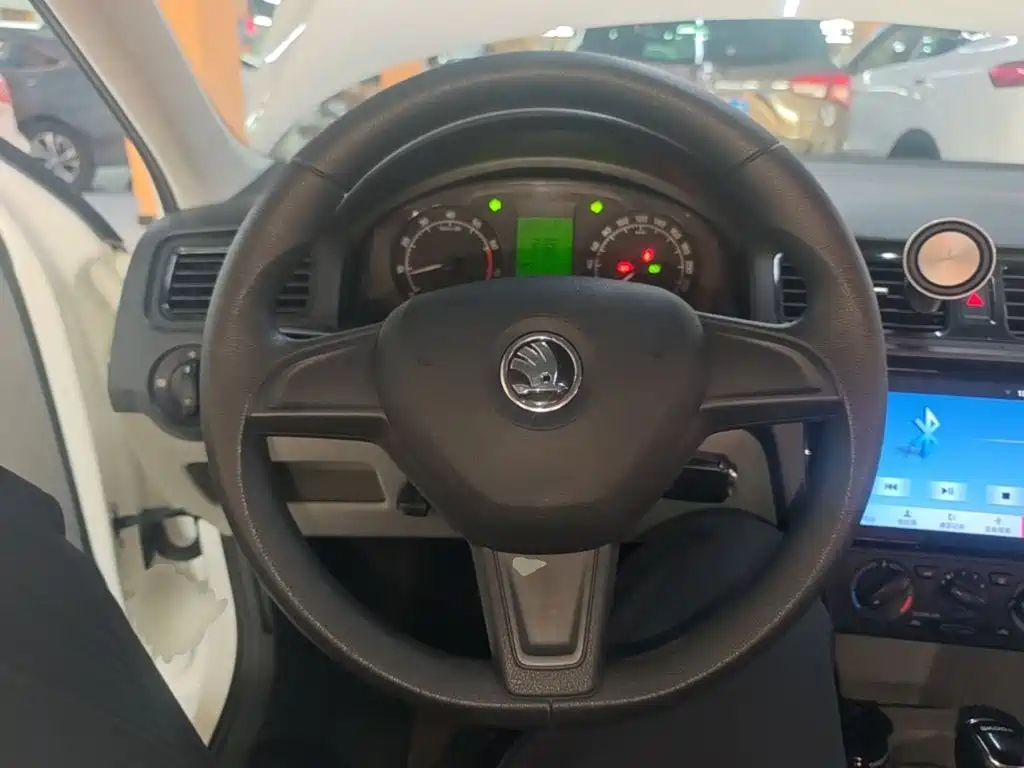 Skoda Rapid — миниатюра 11