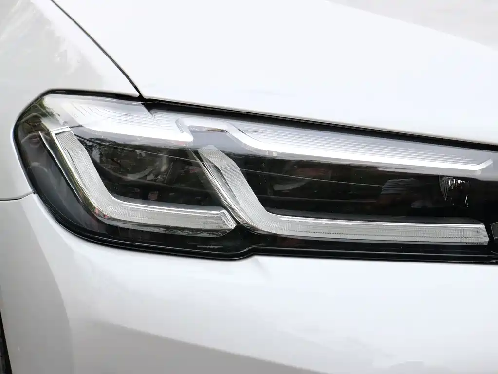 BMW 5 Series New Energy — миниатюра 16