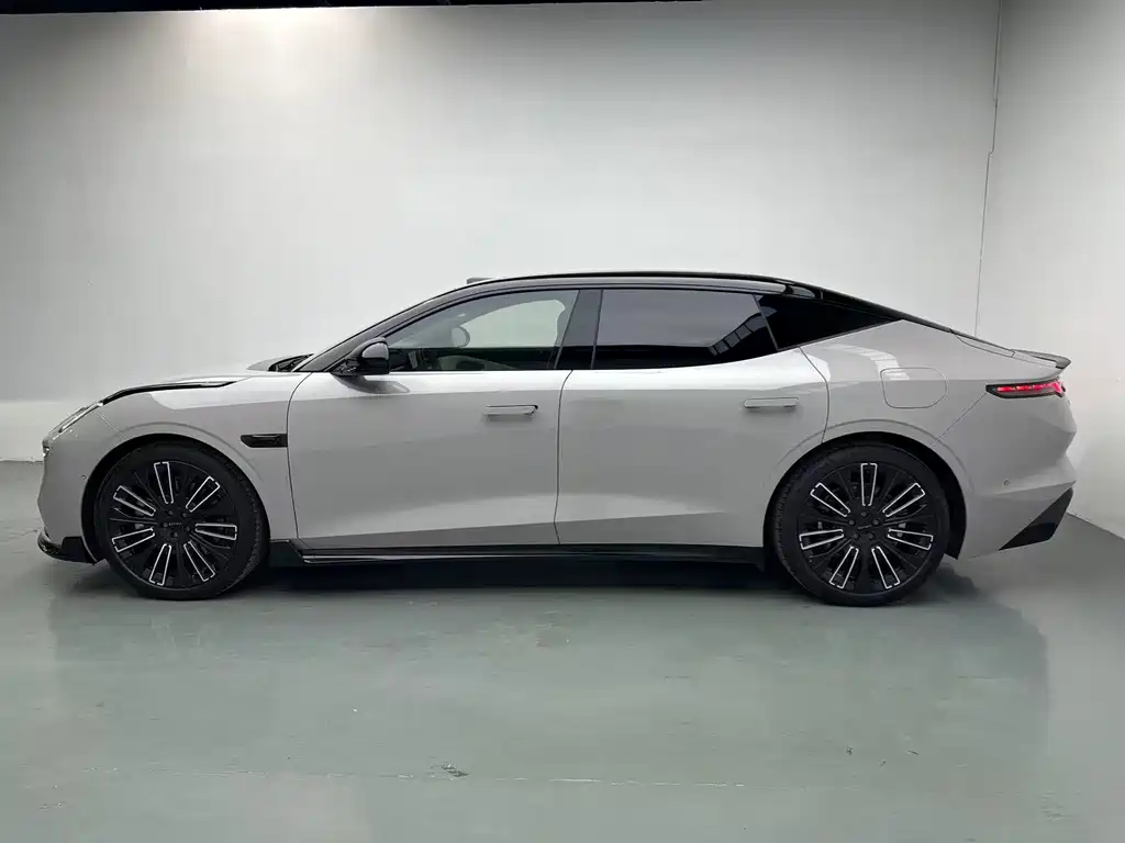 Lynk & Co 10 — миниатюра 3