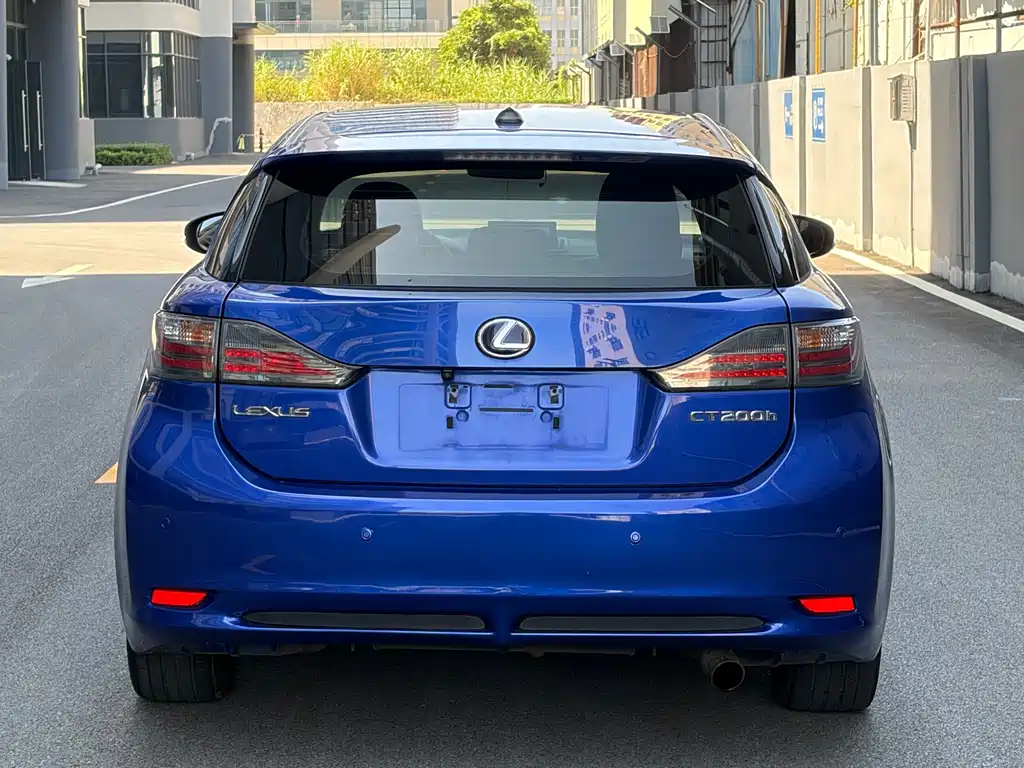 Lexus CT — миниатюра 5