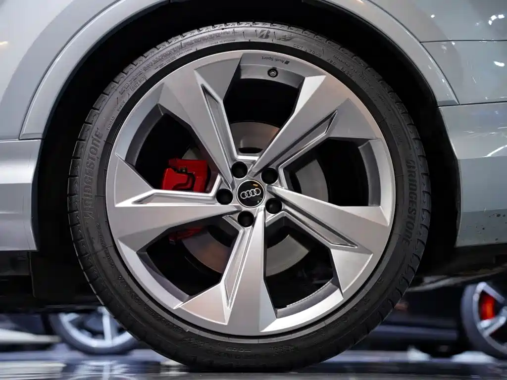 Audi SQ7 — миниатюра 3