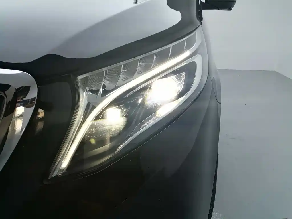 MERCEDES-BENZ V CLASS