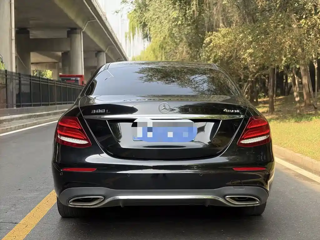 Mercedes-Benz E-Class — миниатюра 9