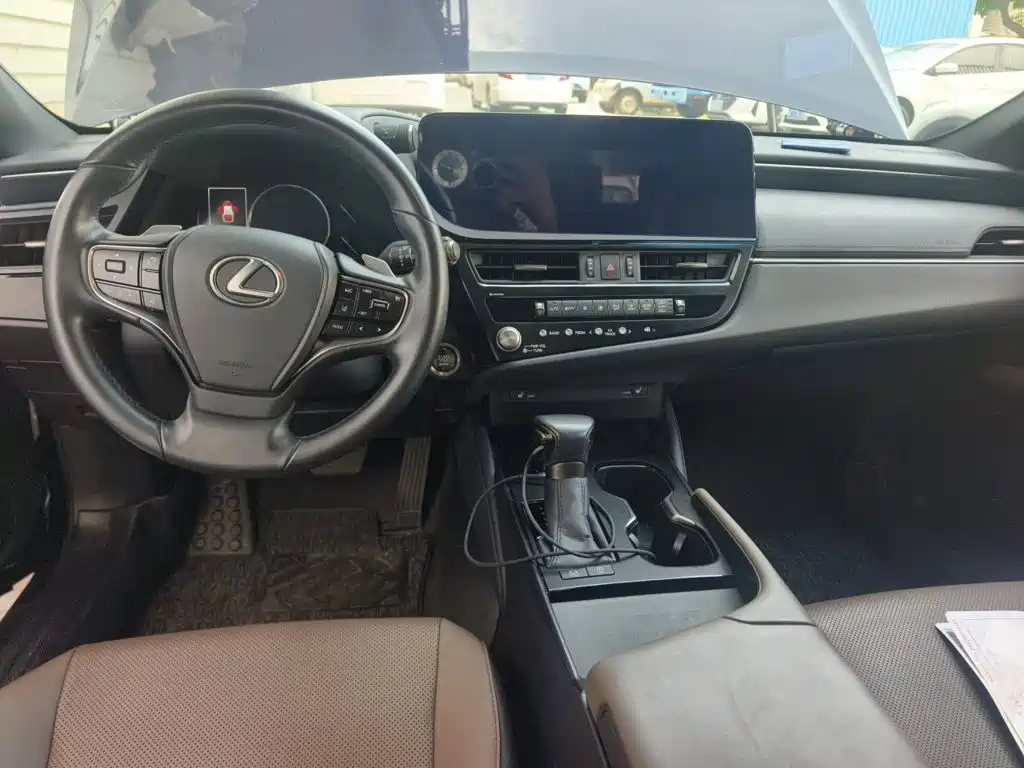 Lexus ES — миниатюра 5