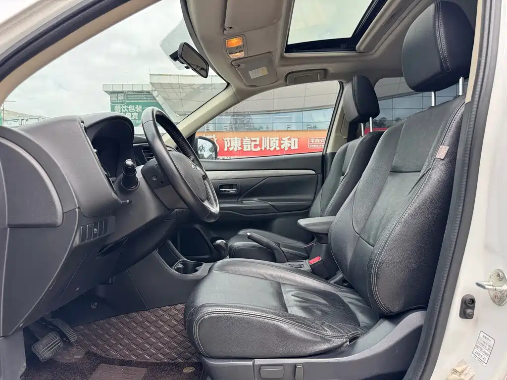 Mitsubishi Outlander (Import) — миниатюра 9