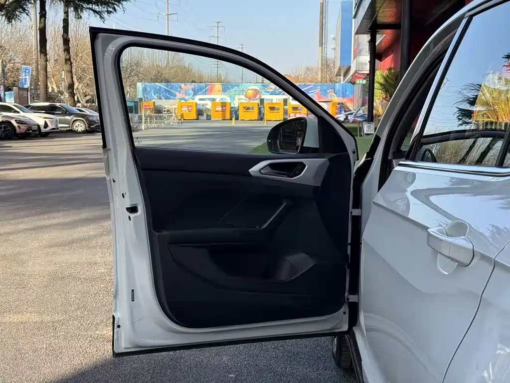 VOLKSWAGEN EXPLORING THE SHADOW