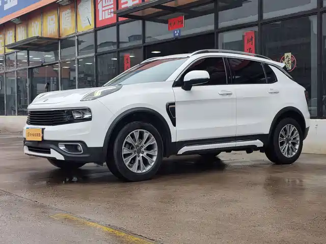 2018 Lynk & Co 01