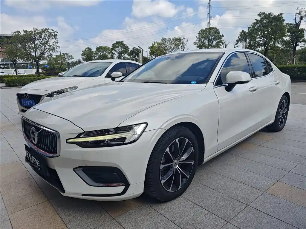 Купить Volvo S60