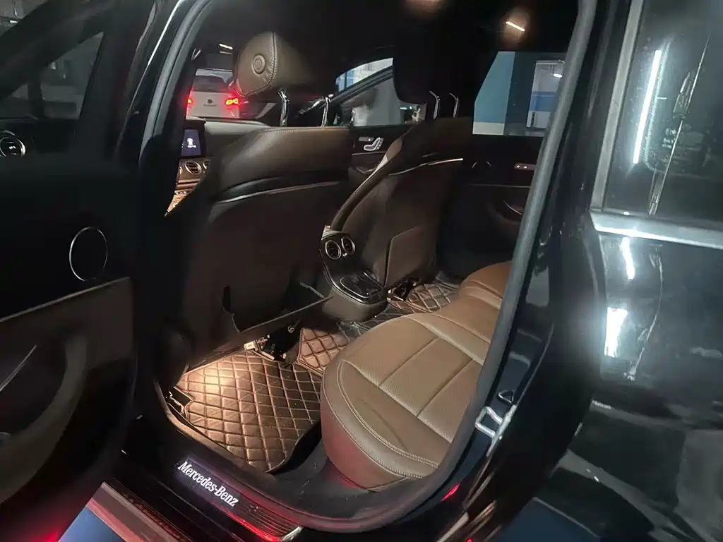 Mercedes-Benz E-Class — миниатюра 3